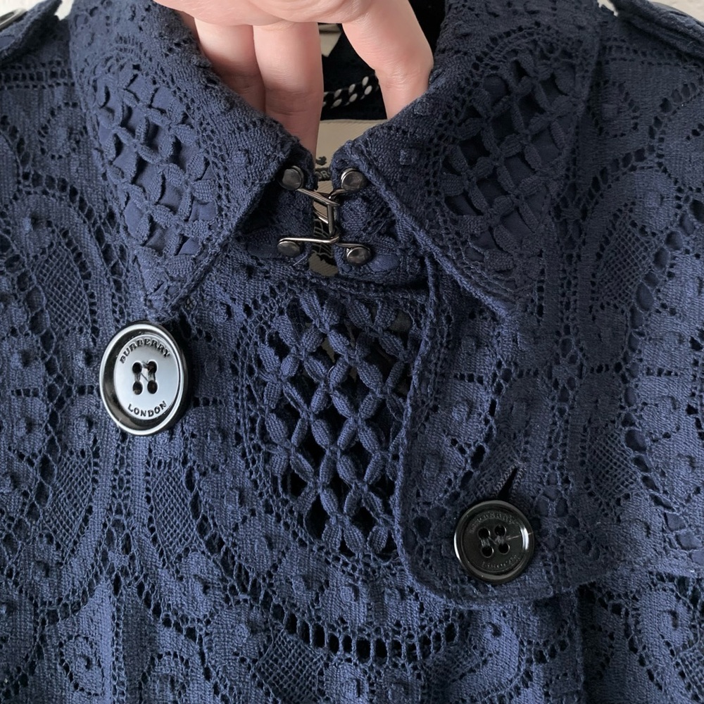 Burberry lace trench coat - Picture 5 of 16